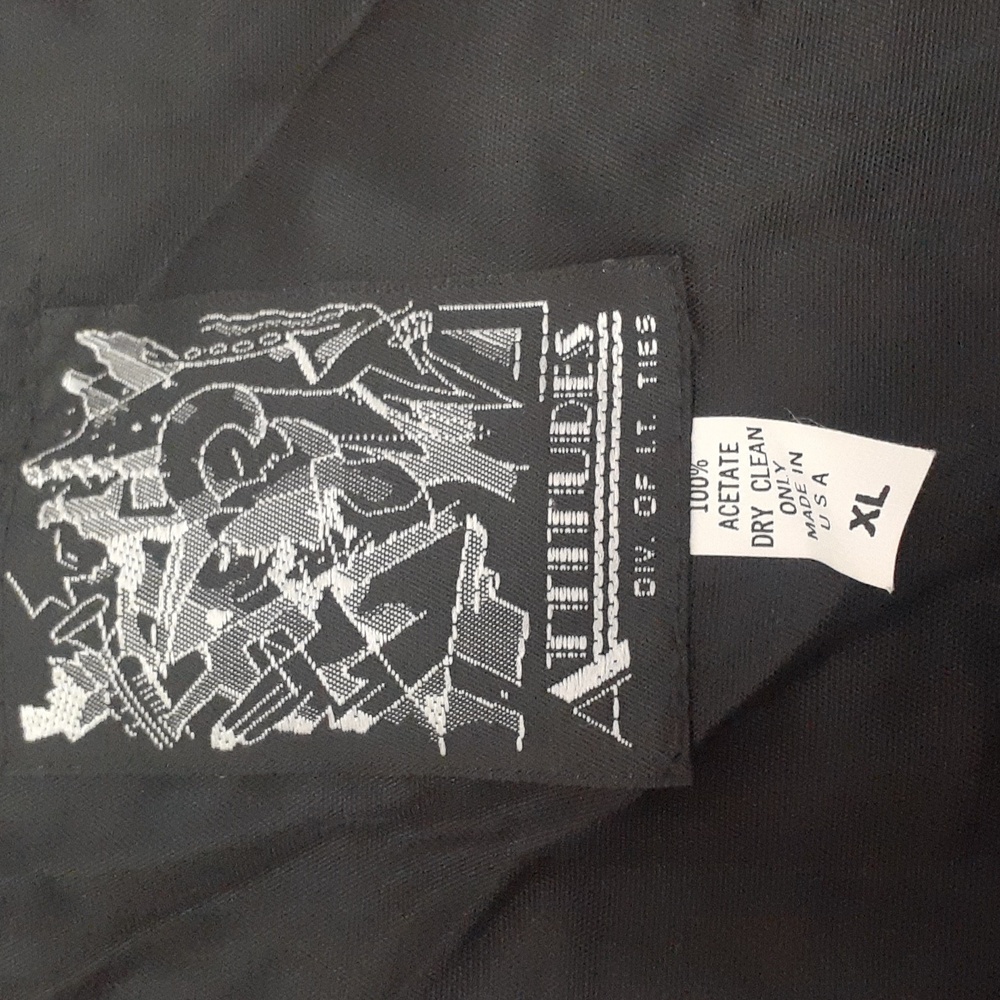 VEST - Picture 3 of 4